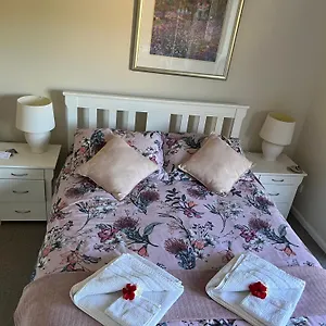 Robyn's Nest - Bed & Breakfast